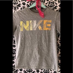 Grey Nike T shirt 💛